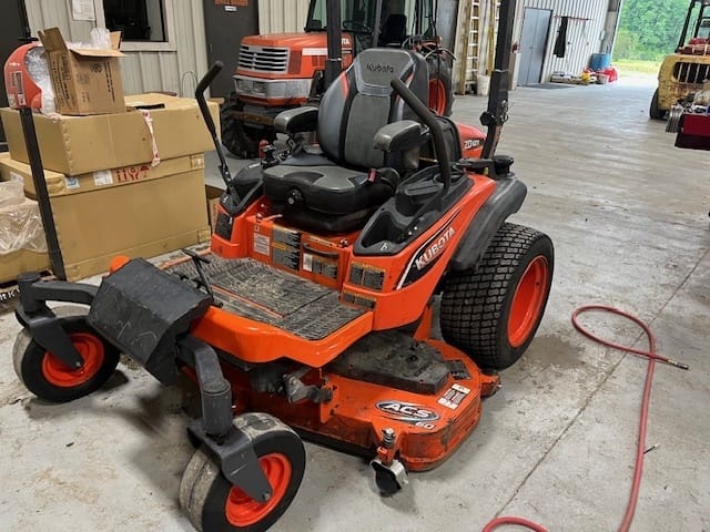Used Kubota ZD1211-60 diesel zero turn mower